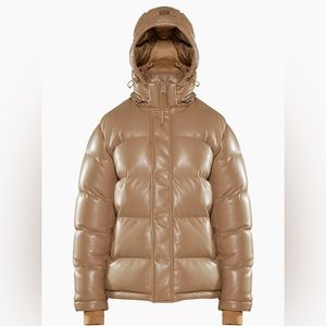 Aritzia super puff jacket is caramel.